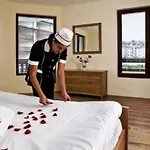 Parklands & Pool Szálloda 4*