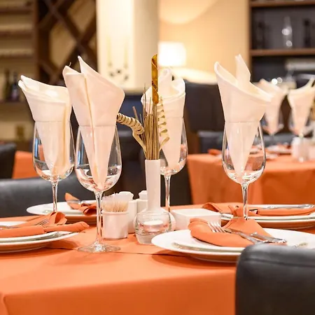 Parklands & Pool Hotell 4*