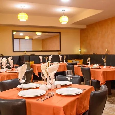 Parklands & Pool Hotell