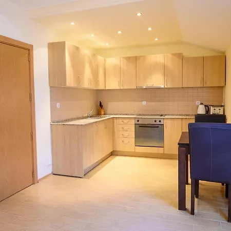 Parklands & Pool Hotell