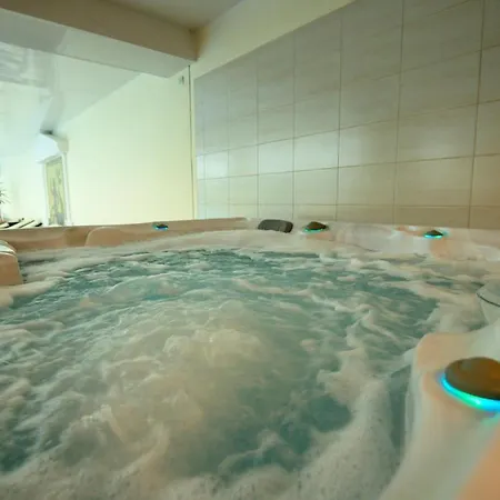 Hotell Parklands & Pool