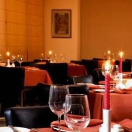 Parklands & Pool Hotell