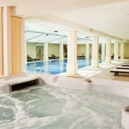 Parklands & Pool 4* 반스코