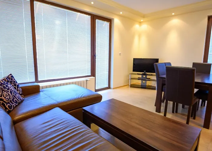 Parklands & Pool Banszko