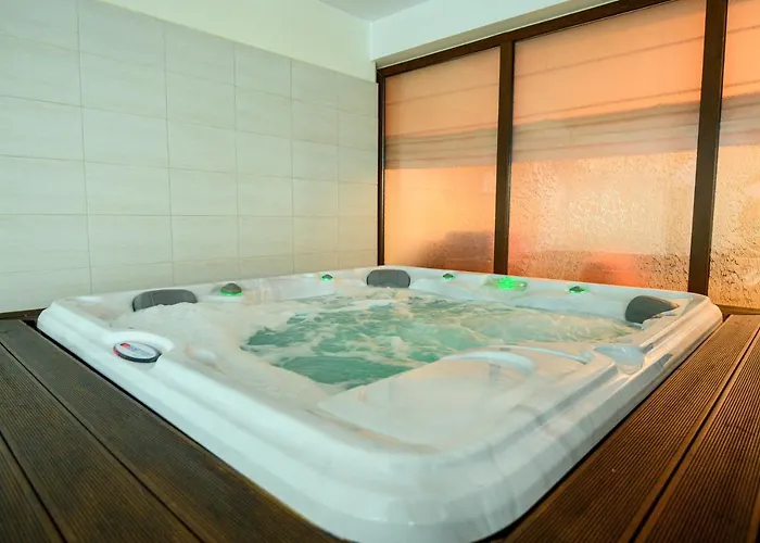 Parklands & Pool Szálloda